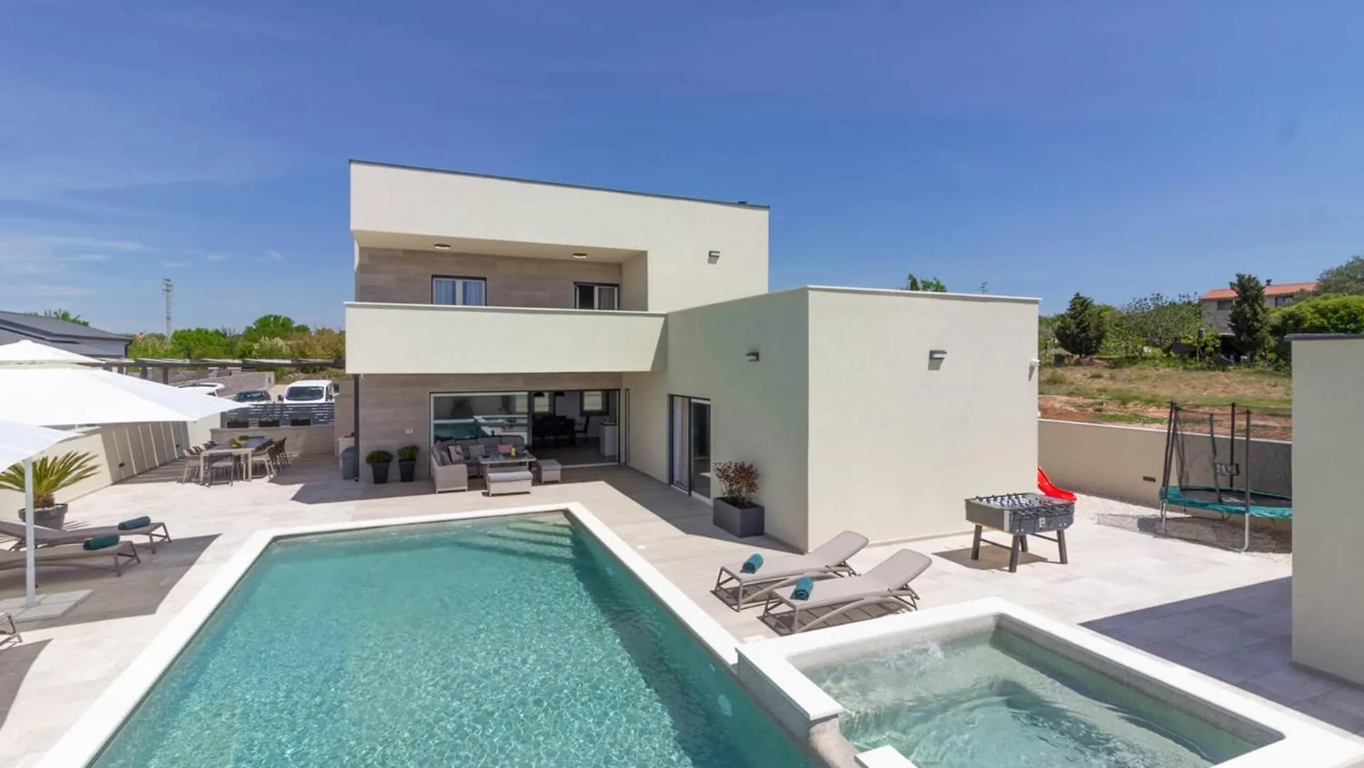 Villa Mako, Die Moderne Luxus-Villa Mit Swimmingpool Und Whirlpool In Ruhiger Vorort-Lage Von Pula