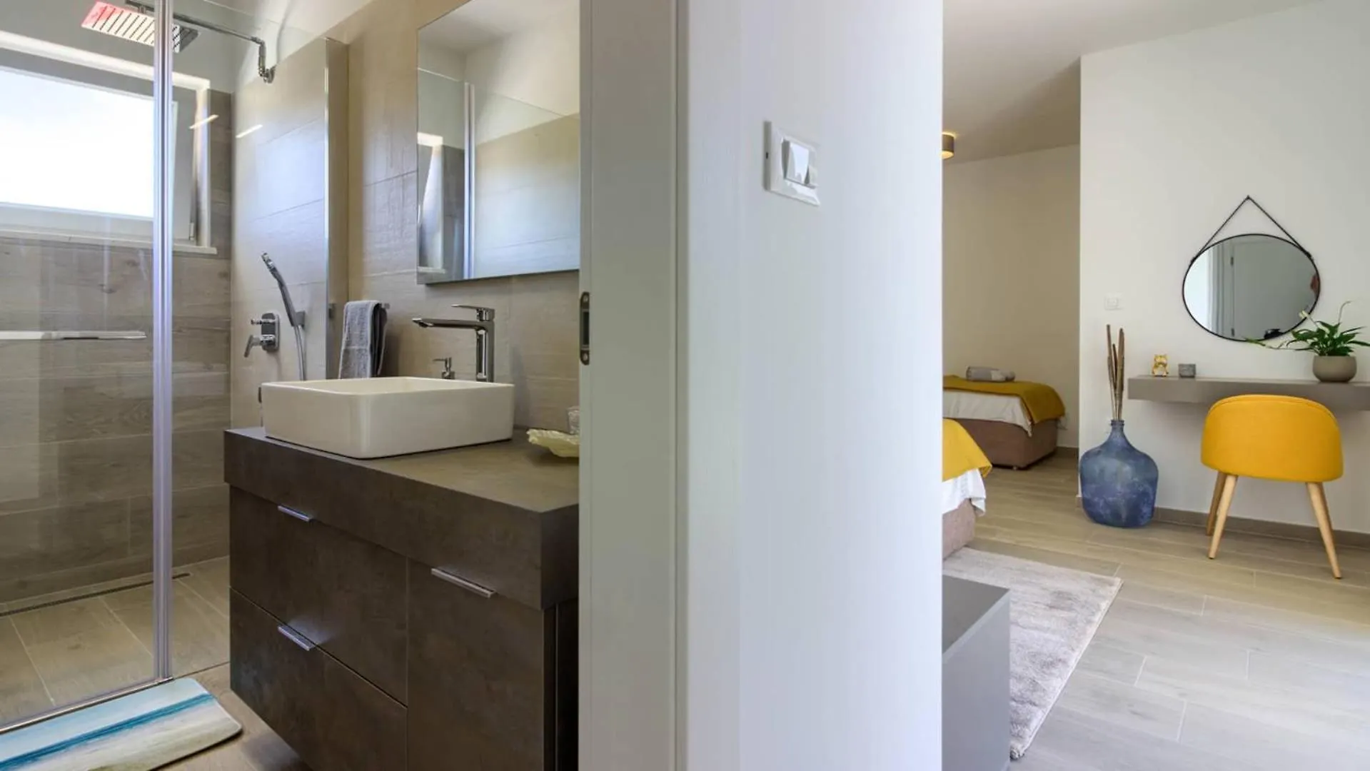 Villa Mako, Die Moderne Luxus-Villa Mit Swimmingpool Und Whirlpool In Ruhiger Vorort-Lage Von Pula Croatia