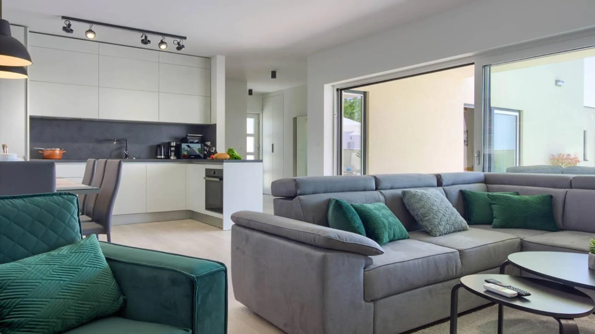 Villa Mako, Die Moderne Luxus-Villa Mit Swimmingpool Und Whirlpool In Ruhiger Vorort-Lage Von Pula Croatia