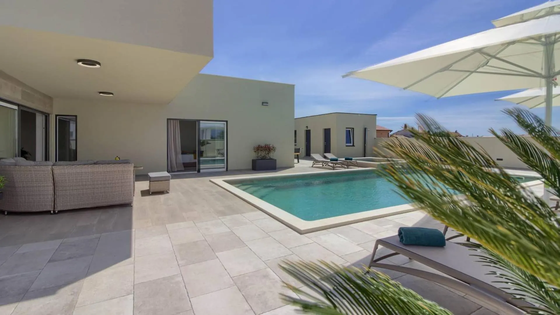 Villa Mako, Die Moderne Luxus-Villa Mit Swimmingpool Und Whirlpool In Ruhiger Vorort-Lage Von Pula