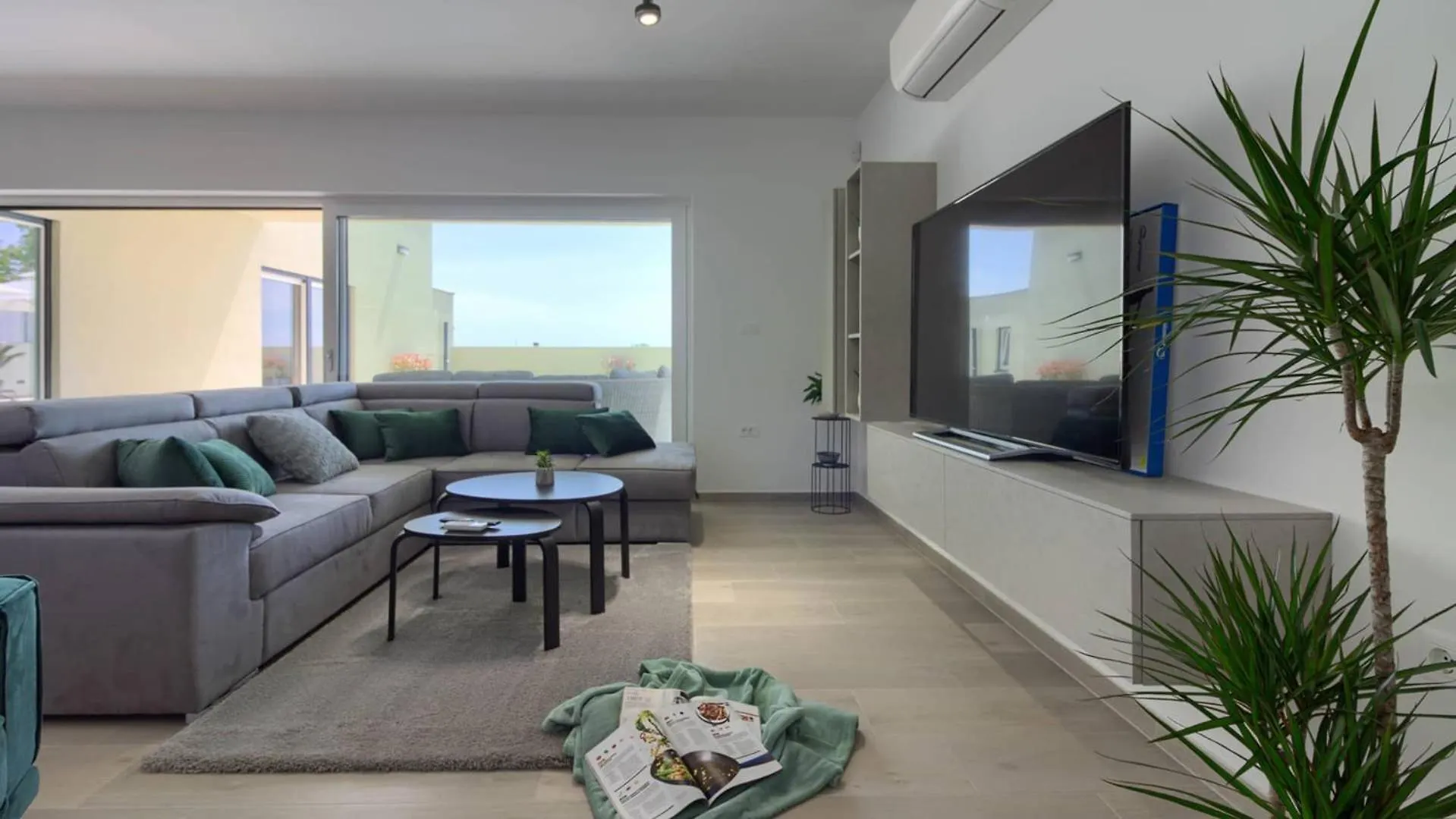 Villa Mako, Die Moderne Luxus-Villa Mit Swimmingpool Und Whirlpool In Ruhiger Vorort-Lage Von Pula 0*,