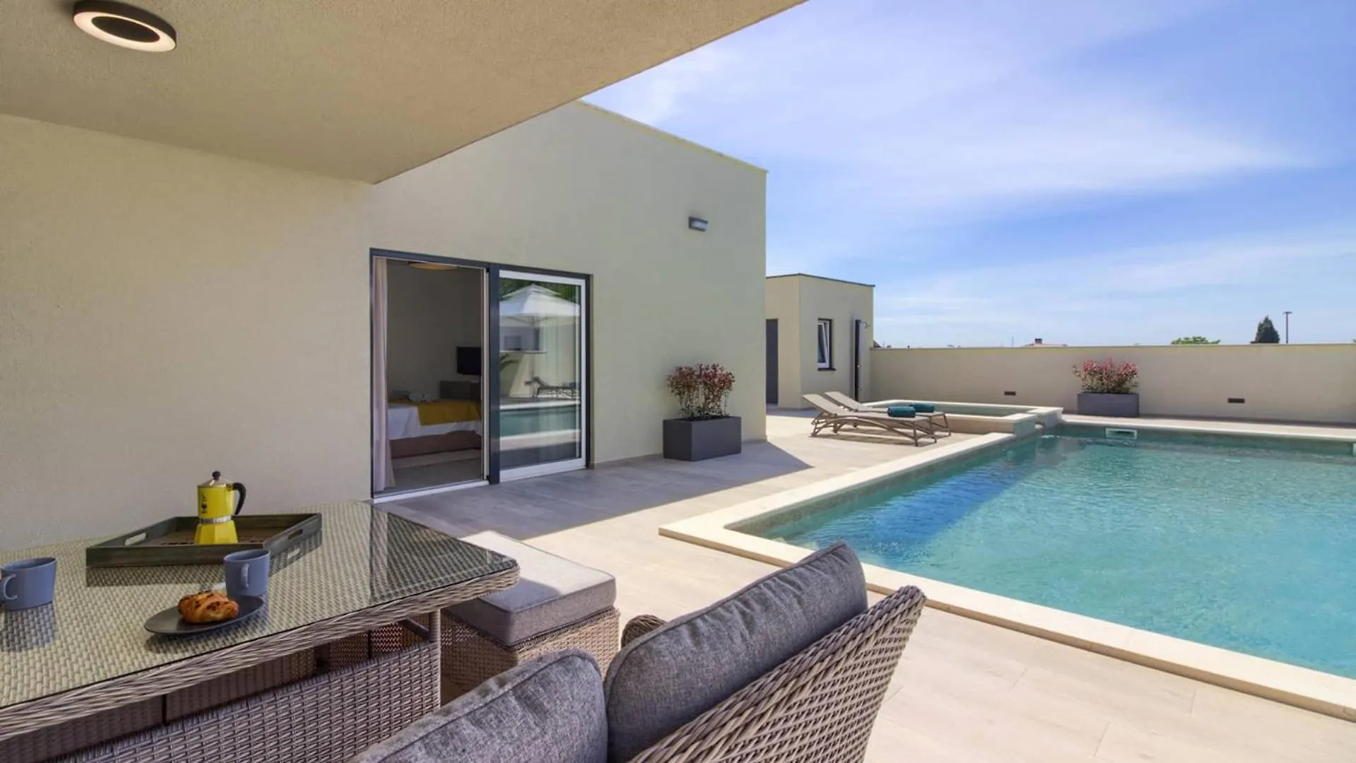 Villa Mako, Die Moderne Luxus-Villa Mit Swimmingpool Und Whirlpool In Ruhiger Vorort-Lage Von Pula