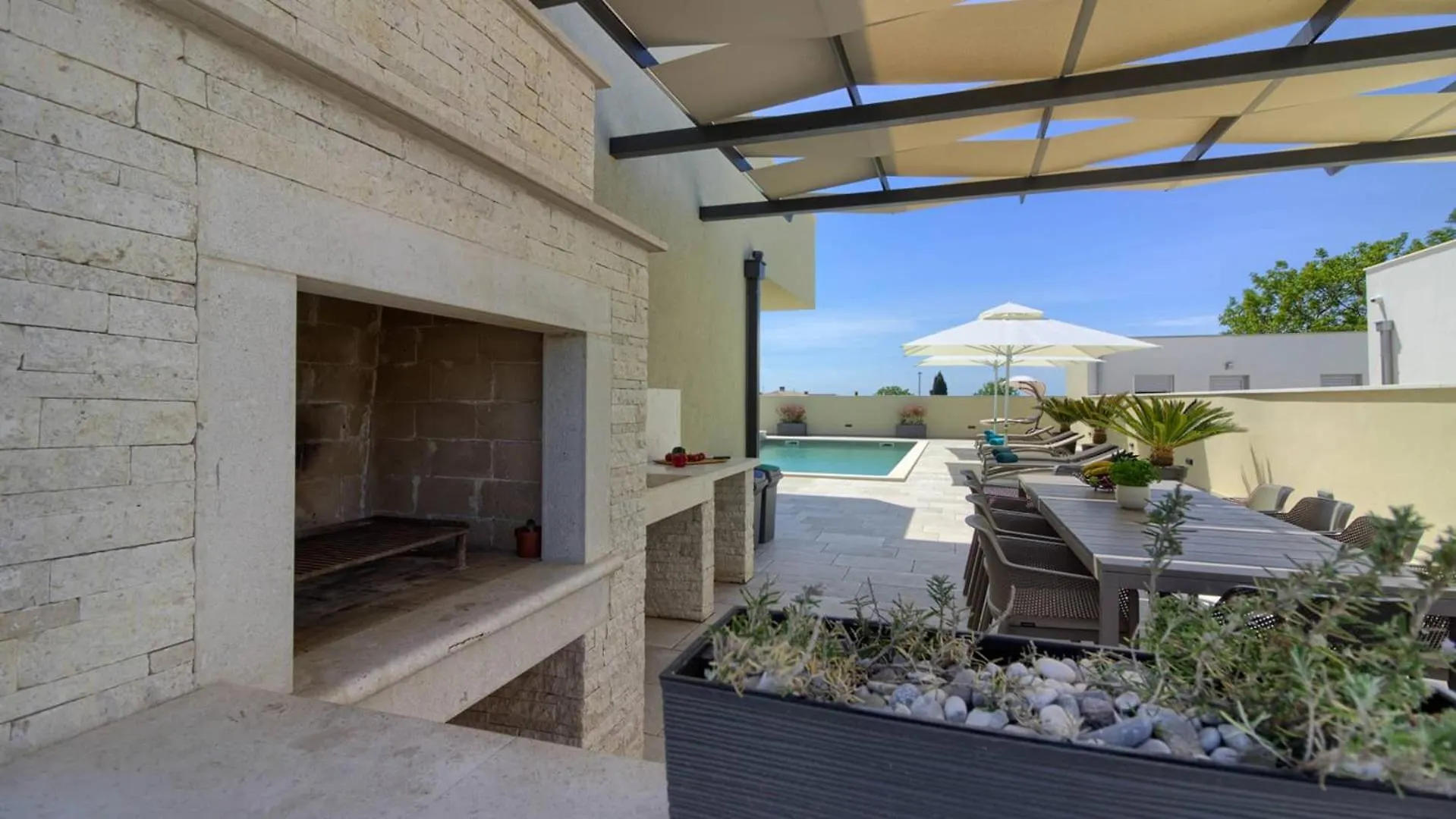 Villa Mako, Die Moderne Luxus-Villa Mit Swimmingpool Und Whirlpool In Ruhiger Vorort-Lage Von Pula
