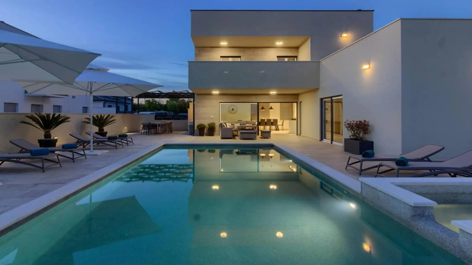 Villa Mako, Die Moderne Luxus-Villa Mit Swimmingpool Und Whirlpool In Ruhiger Vorort-Lage Von Pula 0*,